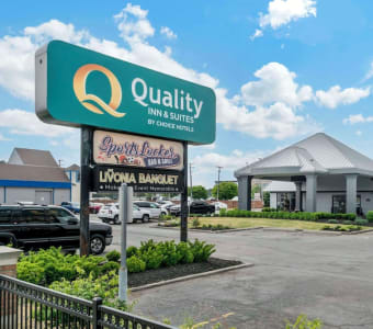Quality Inn and Suites Livonia 1