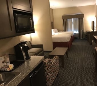Holiday Inn Express & Suites Fredericksburg, an IHG Hotel 3