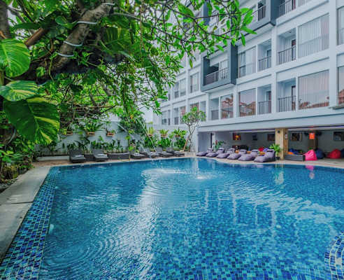 Brits Hotel Legian swimming pool