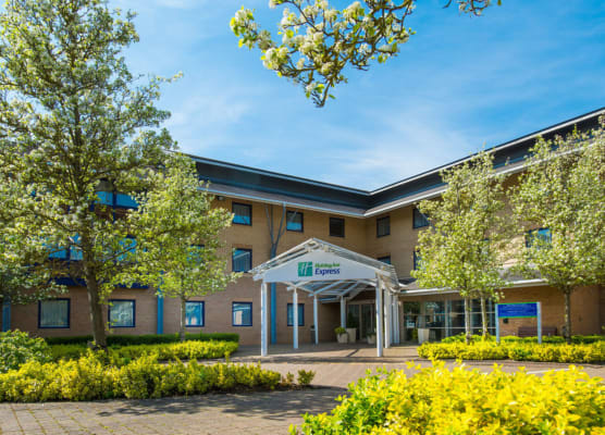 Holiday Inn Express MILTON KEYNES by IHG 1