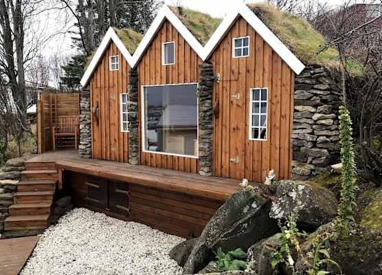 ICELAND SJF Villa, Hot tub & Outdoor Sauna Amazing Mountains and City View Over Reykjavík 1