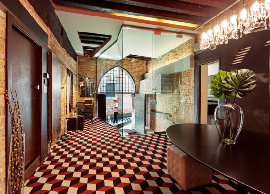 Charming House Iqs 1