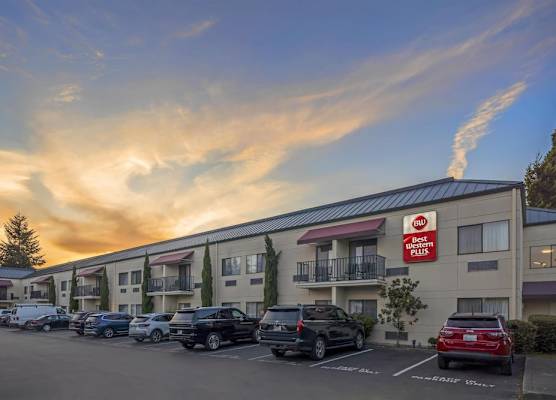 Best Western Plus Plaza by the Green 1