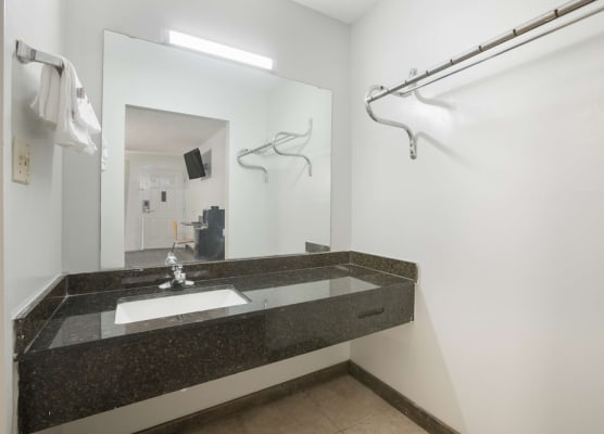 Americas Best Value Inn Stockbridge 1