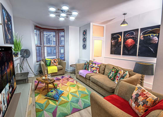 Central 3 - Bedroom Townhouse in Brighton with Parking 1