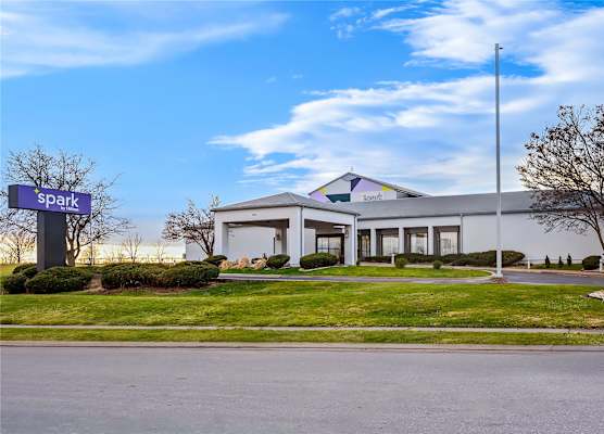 Spark by Hilton Bettendorf Quad Cities 1