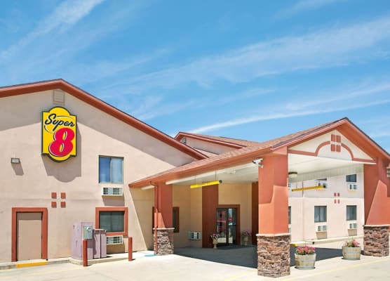 Super 8 by Wyndham Longmont/Del Camino 1
