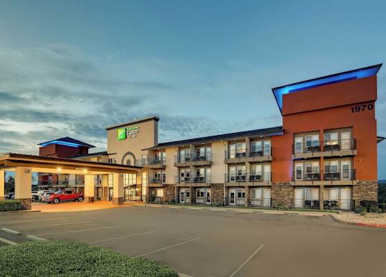 Holiday Inn Express & Suites BRANSON 76 CENTRAL by IHG 1