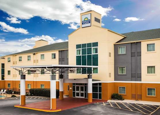 Days Inn & Suites by Wyndham Augusta Near Fort Eisenhower 1