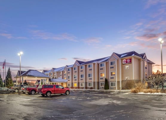 Best Western Plus Woodstock Inn & Suites 1