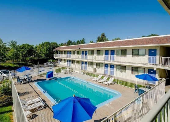 Motel 6 Thornton 1