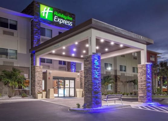 Holiday Inn Express NAPLES SOUTH - I-75 by IHG 1