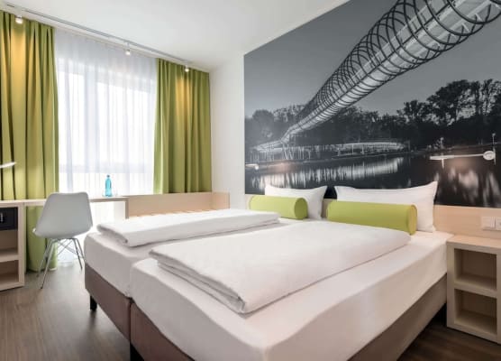 Super 8 by Wyndham Oberhausen am Centro 1