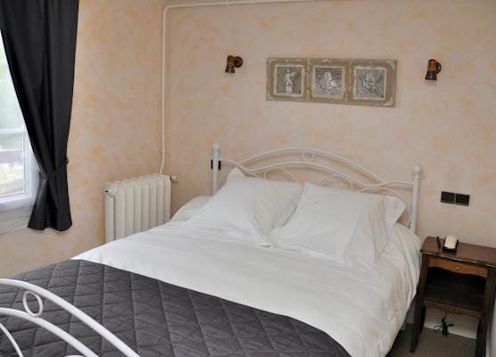 Logis Hôtel Auberge De L'ecole 1