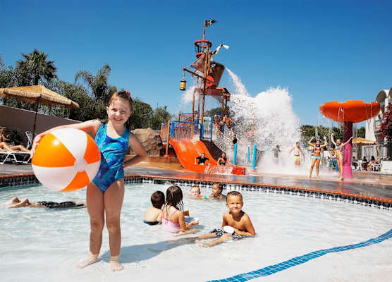 Howard Johnson by Wyndham Anaheim Hotel and Water Playground 1