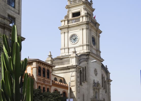 Pullman Lima San Isidro 1