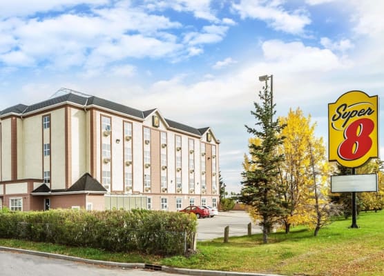 Super 8 by Wyndham Calgary/Airport 1
