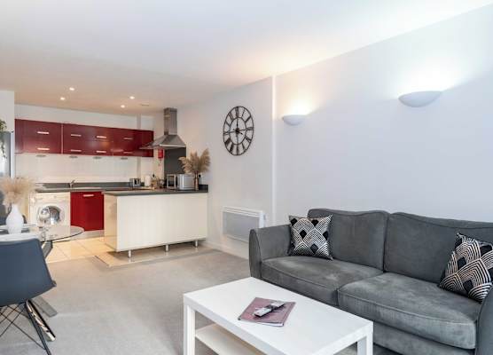 Cotels Centro Budget Busting Apartments! CENTRAL LOCATION, PARKING, FIBRE WIFI, SMART TV, FULLY EQUIPPED KITCHEN 1