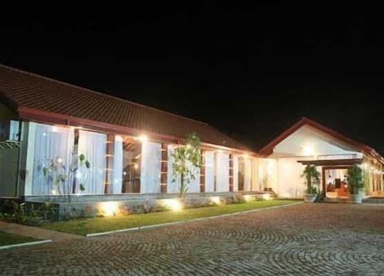 Riverdale Hotel 1