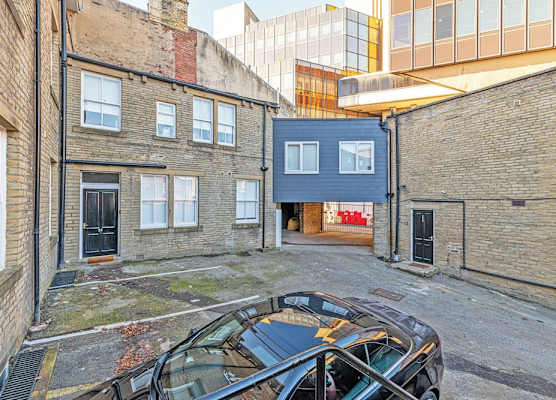 Prescott Court by Guestz 1