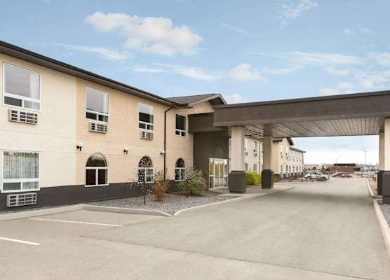 Days Inn & Suites by Wyndham Thompson 1