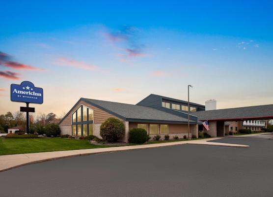 AmericInn by Wyndham Green Bay West 1