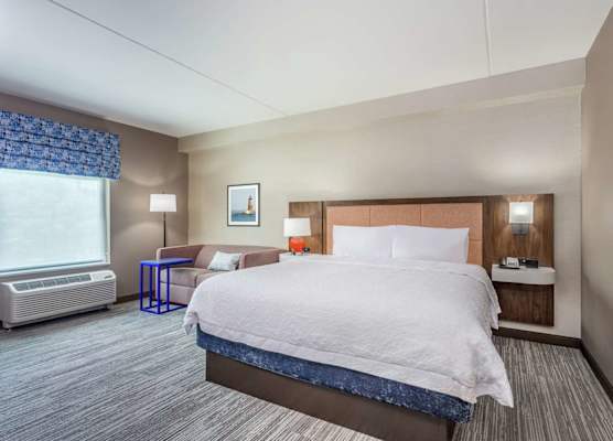 Hampton Inn & Suites Kittery-Portsmouth 1