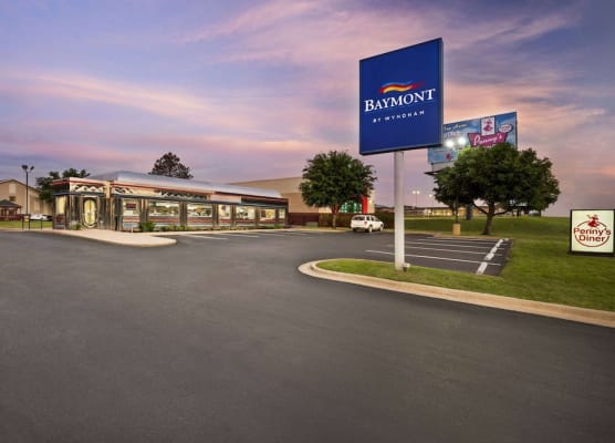 Baymont by Wyndham Hearne 1