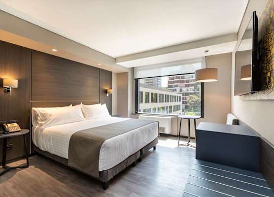 Ola Santiago Providencia, Tapestry Collection by Hilton 1