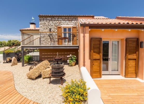 Tenuta Petra Bianca 1