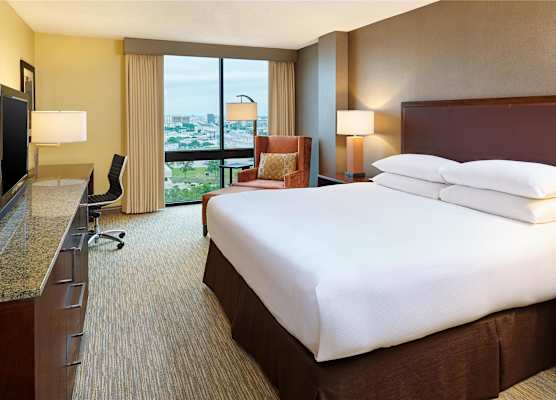 DoubleTree by Hilton San Antonio Airport 1