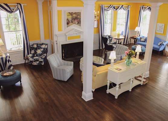 Colonial Inn Harbor Springs 1