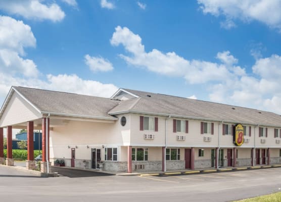 Super 8 by Wyndham Wapakoneta 1