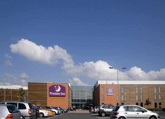 Premier Inn London Heathrow Airport T2 & T3 - Bath Road 1