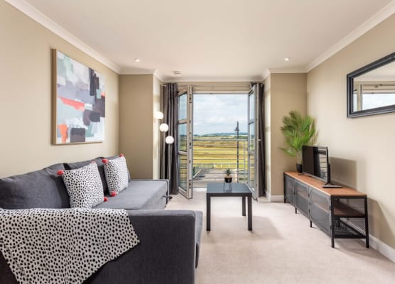Old Prestwick View - Donnini Apartments 1
