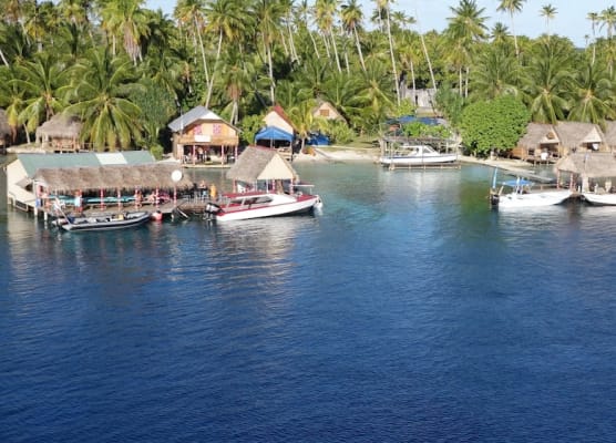 Tetamanu Village & Sauvage 1