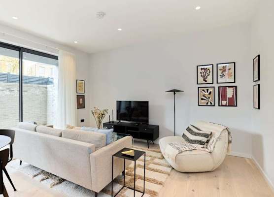 The Brondesbury Quarters - Modern 2bdr Flat With Balcony + Parking 1