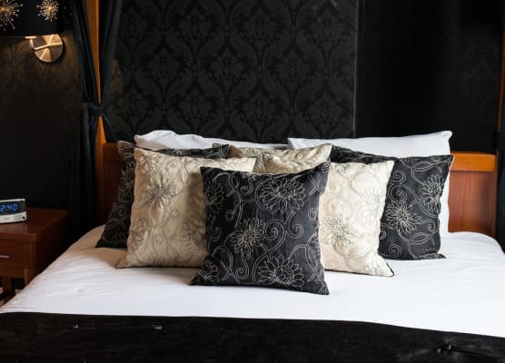 Thomas James Hotel 1