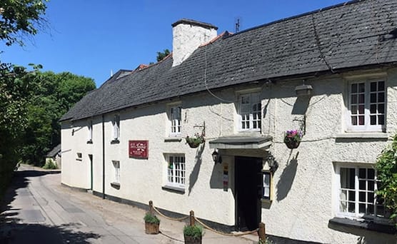 Fox And Hounds Llancarfan 1