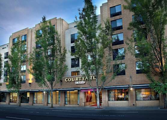 Courtyard Portland Downtown / Convention Center 1