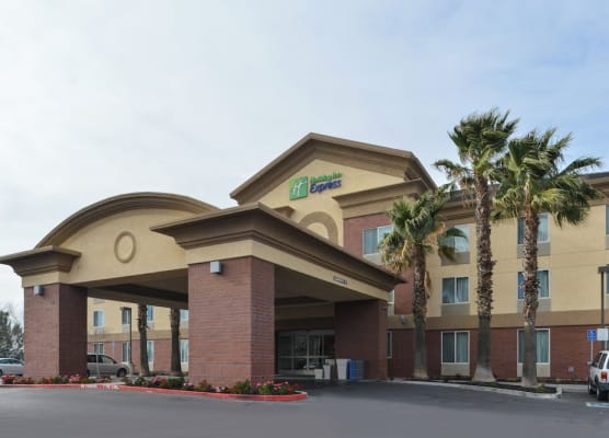 Holiday Inn Express WOODLAND by IHG 1