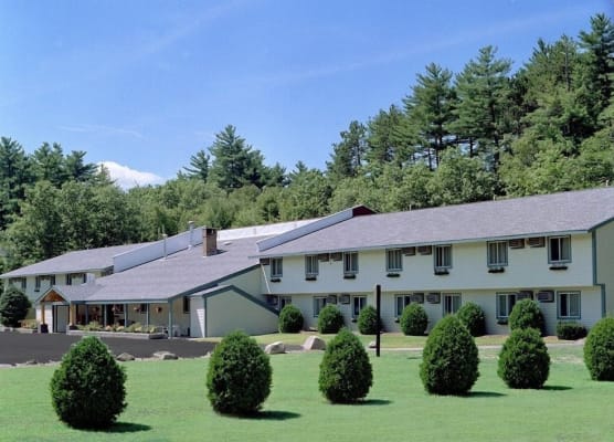 Eastern Inn & Suites 1