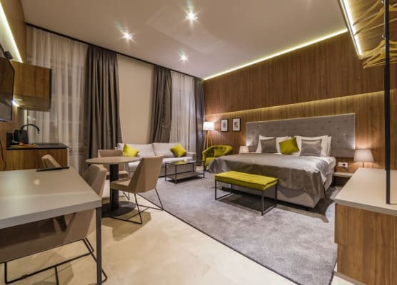 Dezman Luxury Center 1