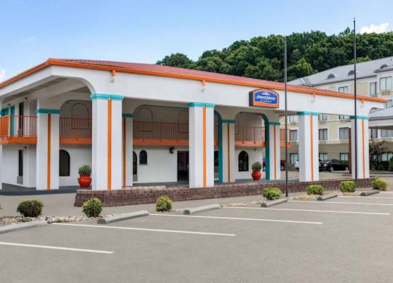 Howard Johnson by Wyndham Chattanooga Lookout Mountain I-24 1