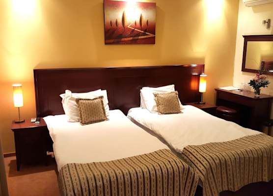 Hotel Contact 1