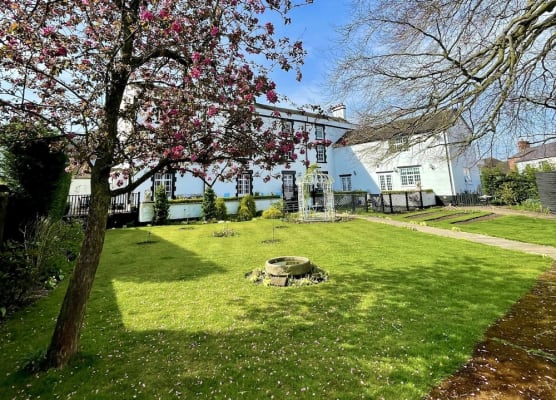 Eagle House - Award Winning B&B and Apartment 1