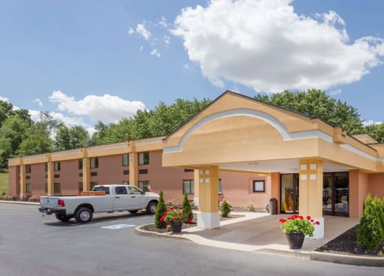 Super 8 by Wyndham Logansport 1