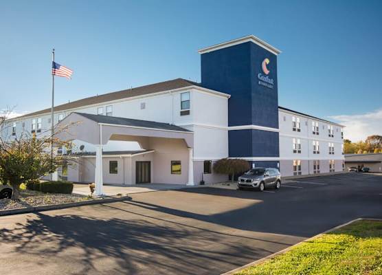 Comfort Inn & Suites Cincinnati Eastgate 1