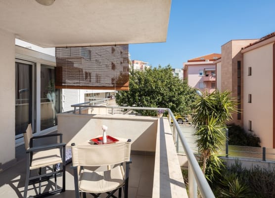 Modern apt with terrace 4 min walk to the beach 1