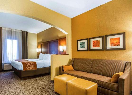 Comfort Suites Ramsey 1